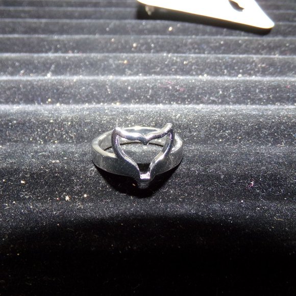 SeaWorld Whale Tail Band or ring size 7-8-9 - Picture 15 of 16